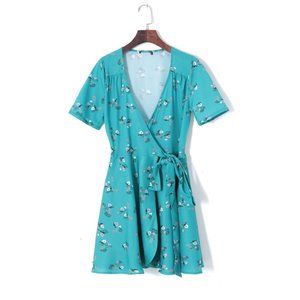 V-neck strappy dress with high waist